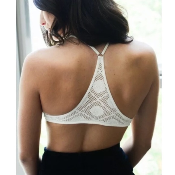 White Seamless Floral Crochet Seamless Bralette - Picture 2 of 4